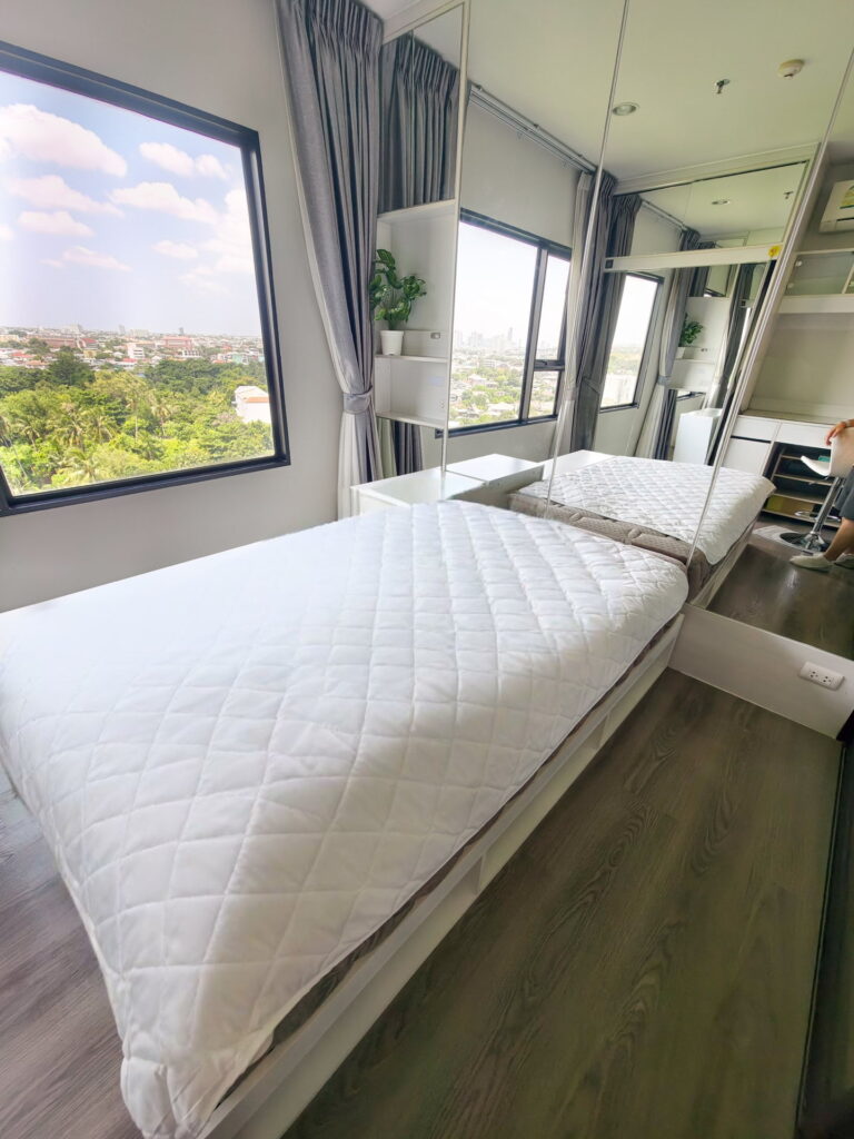 ห้องนอนรับแสงธรรมชาติ Aspire Sathorn-Taksin